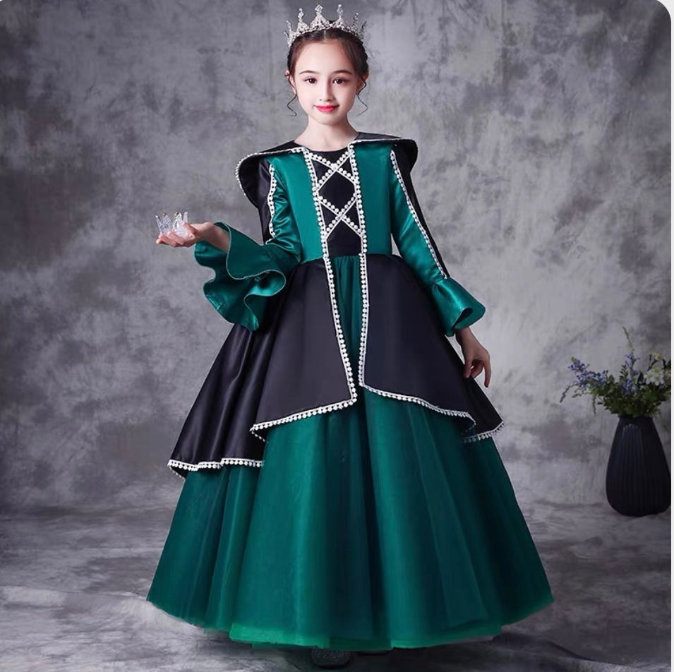 Children's Halloween costume ;Girls long-sleeved Snow White Dress